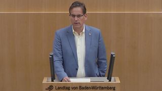 Erik Schweickert am Redepult