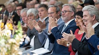 Das Publikum applaudiert