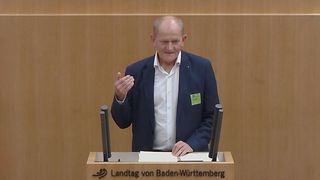 Wolfgang Miller am Redepult