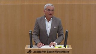 Thomas Strobl am Redepult