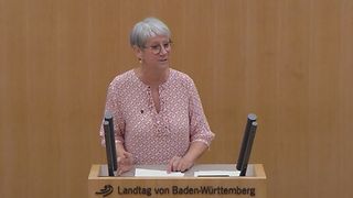 Catherine Kern am Redepult