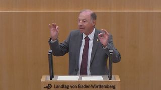 Rainer Balzer am Redepult