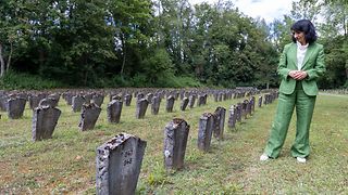 Aras auf dem KZ-Ehrenfriedhof