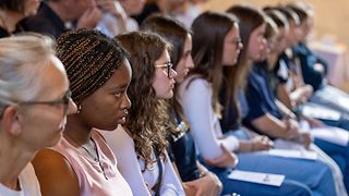 Schülerinnen und Schüler im Publikum
