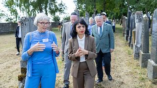 Rundgang auf dem jüdischen Friedhof Michelbach mit Christel Pfänder vom Förderverein Synagoge Michelbach e.V.