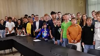 Schülergruppe im Konferenzsaal