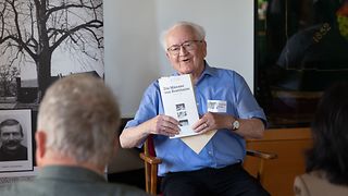 Zeitzeuge und Ortsvorsteher a.D. Friedrich Braun berichtet von der Erinnerungsarbeit