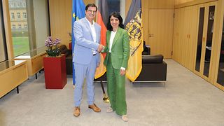 Landtagspräsidentin Muhterem Aras empfängt Alexandre Nugues-Bourchat