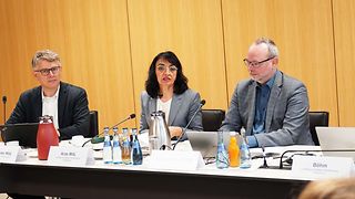 Bernd Mettenleiter MdL, Landtagspräsidentin Muhterem Aras und Sören Schumacher, Leiter der deutschen Delegation im KGRE