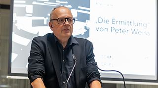 Intendant Burkhard C. Kosminski am Redepult