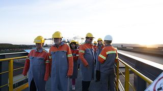 Landtagspräsidentin Muhterem Aras zusammen mit anderen Landtagspräsidentinnen und -präsidenten beim Besuch der Dillinger Hütte.