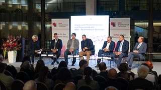 Diskussionsrunde mit Kais Rosenberger, Alexander Salomon MdL, Christian Gehring MdL, Andreas Stoch MdL, Dr. Hans-Ulrich Rülke MdL und Dr. Rainer Balzer MdL
