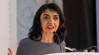 Landtagspräsidentin Aras am Redepult