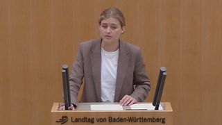 Clara Resch am Redepult