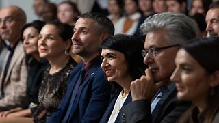 Zuhörerinnen und Zuhörer