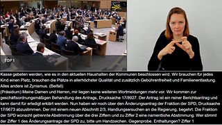 Dreiteilige Ansicht der barrierefreien Videoplayers. Livebild, Dolmetscher, Schriftuntertitelung