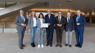 Plakettenübergabe im Landtag