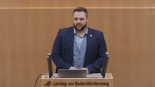 Timo Egger am Redepult