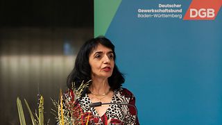 Landtagspräsidentin Muhterem Aras am Redepult