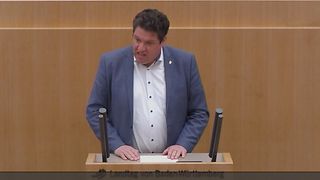 Michael Joukov am Redepult