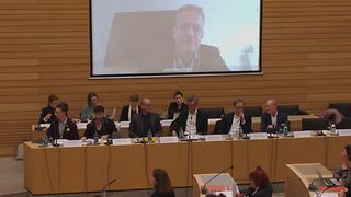 Die Sachverständigen im Plenarsaal