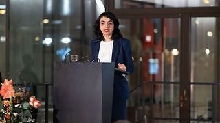 Am Redepult: Landtagspräsidentin Muhterem Aras