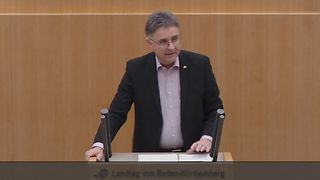 Stefan Fulst-Blei am Redepult