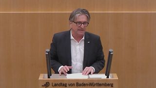 Manfred Lucha am Redepult