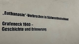 Schild: "Euthanasie"-Verbrechen in Südwestdeutschland
