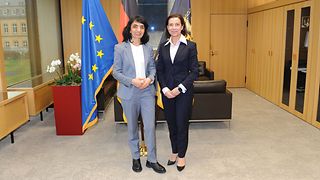 Landtagspräsidentin Muhterem Aras und Botschafterin Maria Papakyriakou