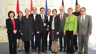 (v.l.n.r.) Rosa Grünstein (stv. Fraktionsvorsitzende SPD), Vorarlbergs Landtagsdirektorin Borghild Goldgruber-Reiner, Charlotte Schneidewind-Hartnagel (stv. Fraktionsvorsitzende GRÜNE), Grünen-Klubobmann Johannes Rauch, Guido Wolf (Landtagspräsident von Baden-Württemberg), FPÖ-Klubobmann Dieter Egger, Vorarlbergs Landtagspräsidentin Gabriele Nußbaumer, Vorarlbergs Landtagsvizepräsident Peter Ritter, Friedlinde Gurr-Hirsch (stv. Fraktionsvorsitzende CDU), ÖVP-Klubobmann Roland Frühstück und Vorarlbergs Landtagsvizepräsident Ernst Hagen
