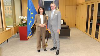 Landtagspräsidentin Muhterem Aras und Generalkonsul Istvan Kocsis