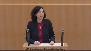 Sarah Hagmann am Redepult