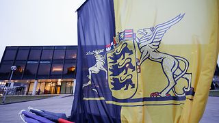 Flagge vor dem Landtag