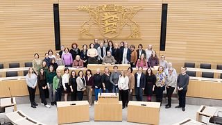 Gruppenbild im Plenarsaal