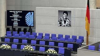 Gestecke und Schwarzweißfoto von Rita Süßmuth