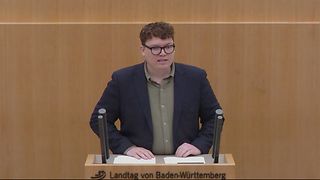 Felix Herkens am Redepult