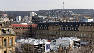 SWR und ZDF berichten aus Zelten auf dem Ehrenhof des Neuen Schlosses