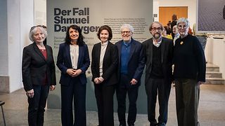 Gruppenbild der Gäste in der Ausstellung
