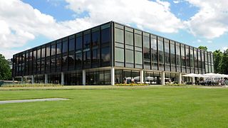 Haus des Landtags: Nordwestseite im Sommer