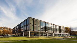 Haus des Landtags: Nordwestseite im Herbst