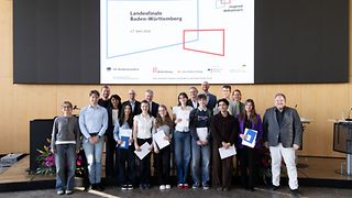 Gruppenfoto mit allen Beteiligten