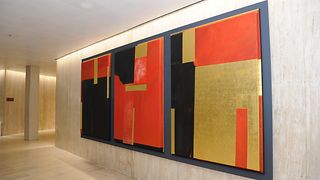 Triptychon „Paraphrasen zu den Nationalfarben“ von Otto Herbert Hajek