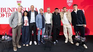 Gruppenbild mit den Teilnehmenden der Talkrunde