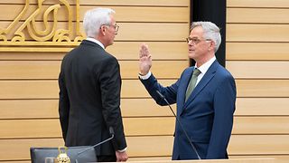Staatssekretär für Medienpolitik beim Staatsministerium mit Stimmrecht in der Regierung und Bevollmächtigter des Landes beim Bund, Rudi Hoogvliet