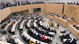 Die Abgeordneten im Plenarsaal