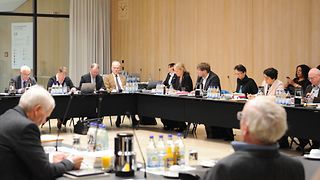 Abgeordnete im Elly-Heuss-Knapp-Saal