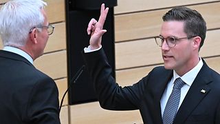 Klatschverbot für Hagel: Strobl pfeift Minister zurück | Landtag  Baden-Württemberg