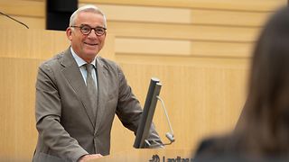 Landtagspräsident Thomas Strobl spricht sein Grußwort