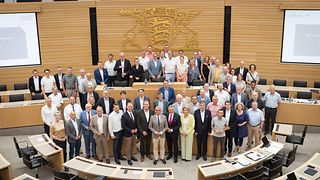 Gruppenbild im Plenarsaal 